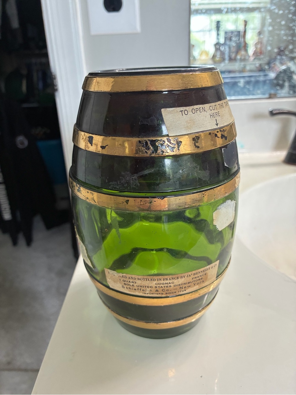 Vintage and Collectable Hennessy Green Barrel Decanter - V.S.O.P. Reserve Cognac - Picture 2 of 4